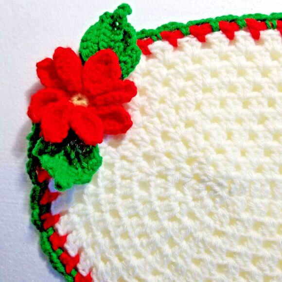 Poinsettia Crochet Placemats Handcrafted Set of 4 Holiday Christmas Oval - Picture 4 of 4